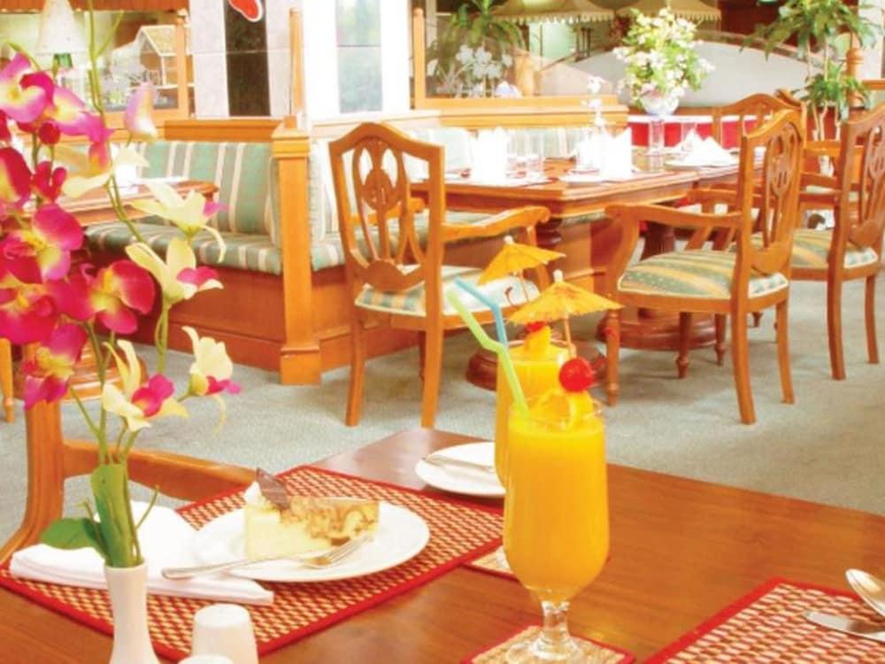 Mulia Hotel Bandar Seri Begawan Ngoại thất bức ảnh